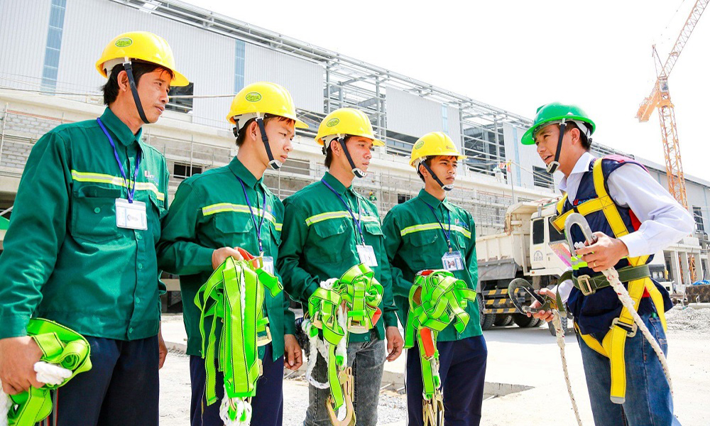Những yếu tố ảnh hưởng đến sự tuân thủ PTBVCN trên công trường xây dựng