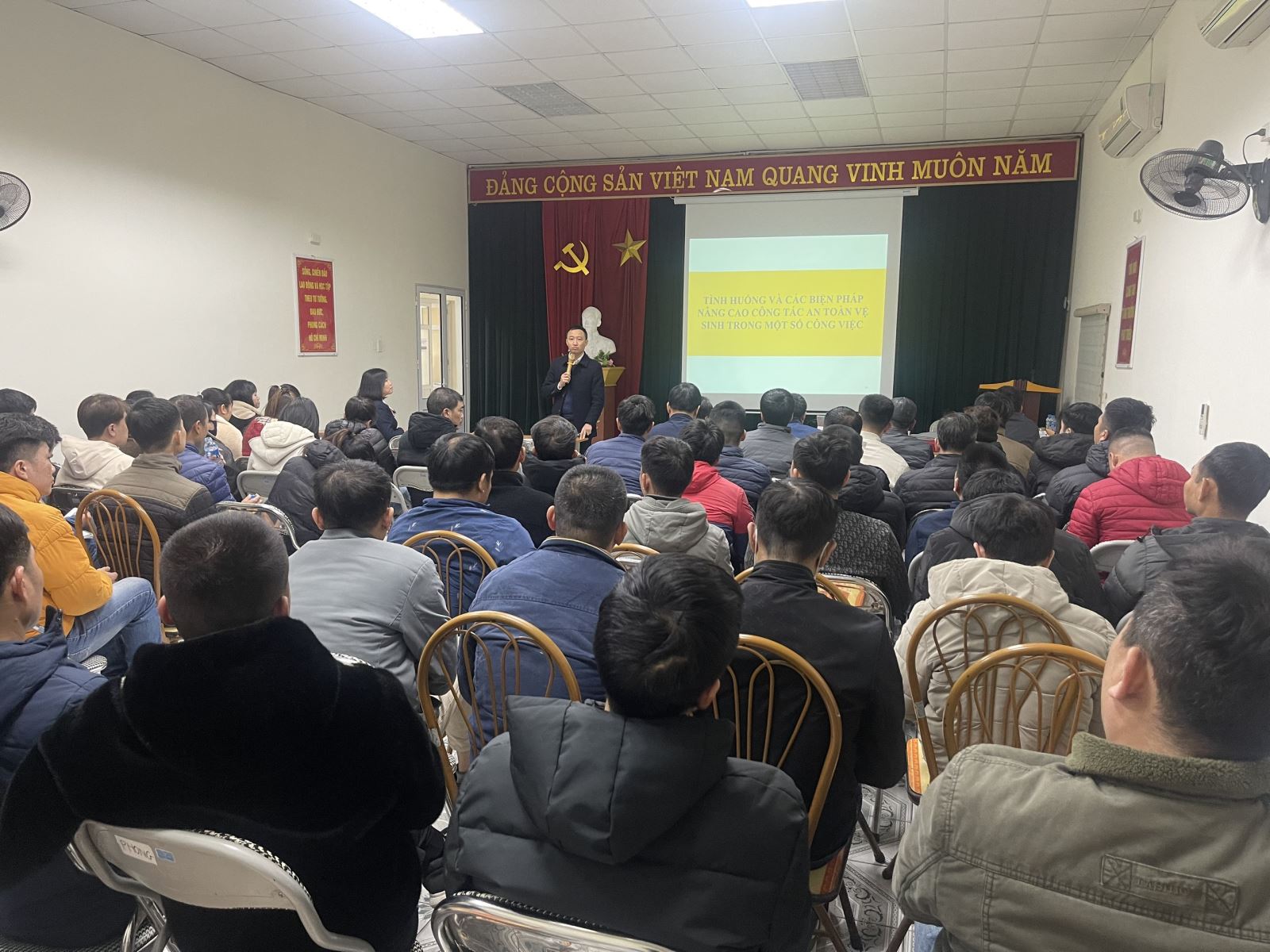 Huấn luyện ATLĐ và Sơ Cấp cứu tại Công ty Sen vòi Viglacera