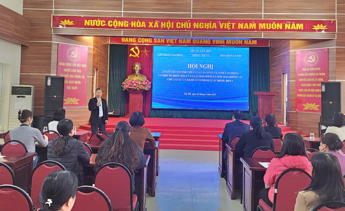 Quận Tây Hồ (Hà Nội): Đa dạng hóa tuyên truyền về ATVSLĐ
