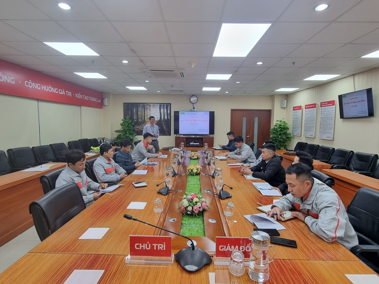 Huấn luyện An toàn, vệ sinh lao động tại Viettel Construction
